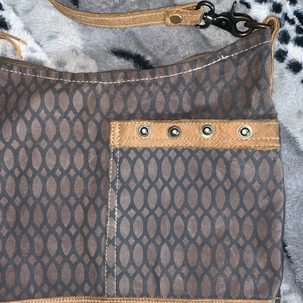 Myra Shoulder / Crossbody Bag - Picture 2 of 12